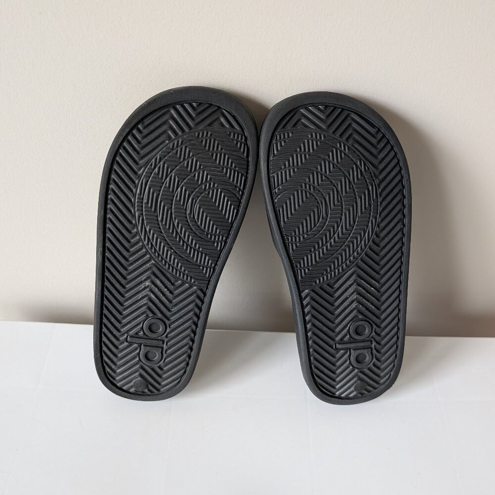 Alo Yoga It Slide, Black, Size 7 - Picture 10 of 11